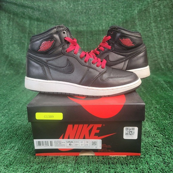 Nike Air Jordan 1 High OG Satin Black Gym Red 575441-060 SIZE 6y - Picture 2 of 11